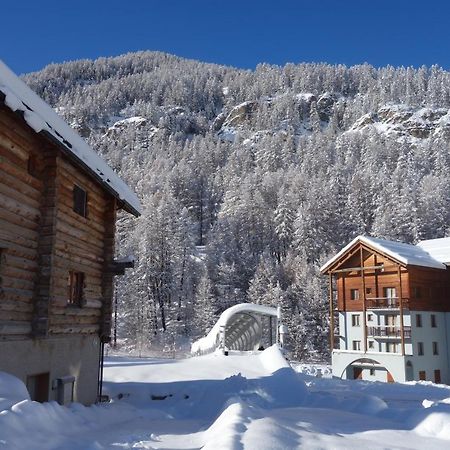 Skis Aux Pieds Dans Un Appartement Cosy Au Coeur Du Queyras Molines-en-Queyras Esterno foto